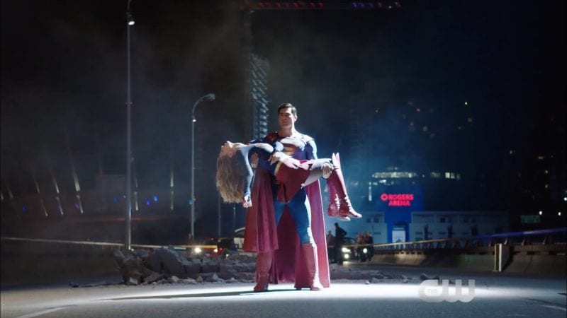 Supergirl | Trailer do episódio 2×02 homenageia cena clássica das HQs