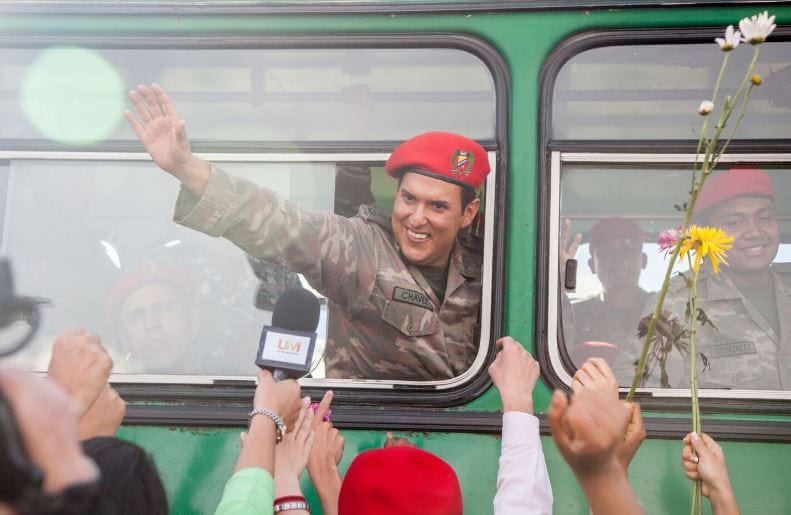 Proibida na Venezuela, série Hugo Chavez, o Comandante estreia nesta segunda na TNT