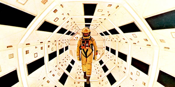 Remasterizado, clássico espacial de Stanley Kubrick chega às salas da Cinemark em sessão única