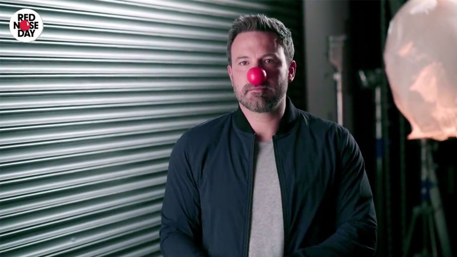 Celebridades como Ben Affleck, Mark Hamill participam de campanha do Red Nose Day, confira vídeo.