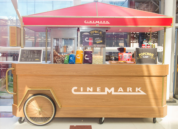 Cinemark inaugura carrinho e leva pipoca para fora do cinema