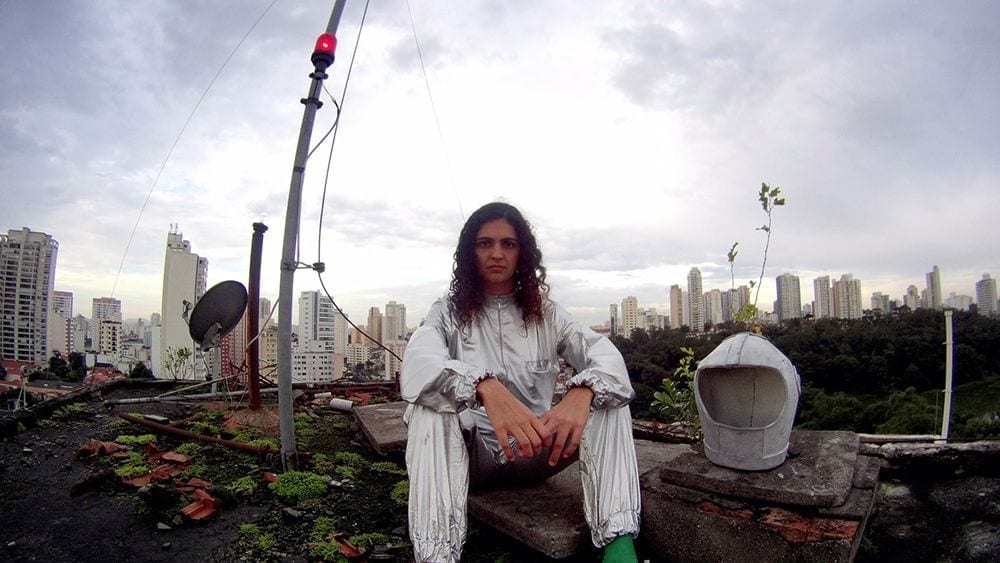 Luiza Brina lança novo clipe e se apresenta em São Paulo no dia 20 de agosto