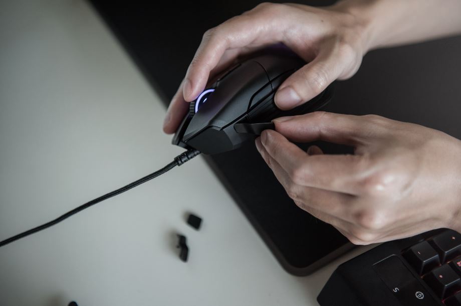 Razer lança Razer Basilisk, mouse customizável ideal para jogadores de FPS