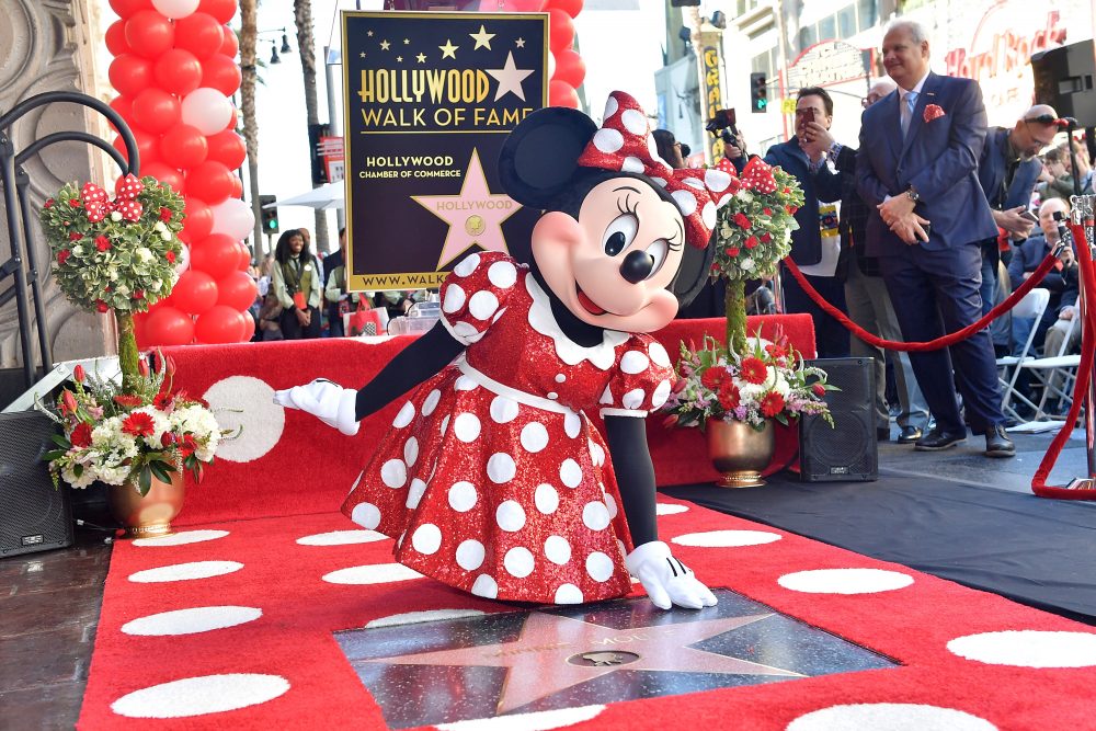 Minnie Mouse ganha estrela na calçada da fama, Bob Iger e Katy Perry são convidados